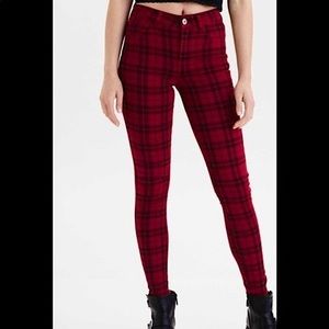 AMERICAN EAGLE HI RISE JEGGGINGS IN RED PLAID